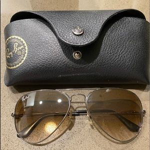 Ray Ban mens aviator sunglasses with case!
